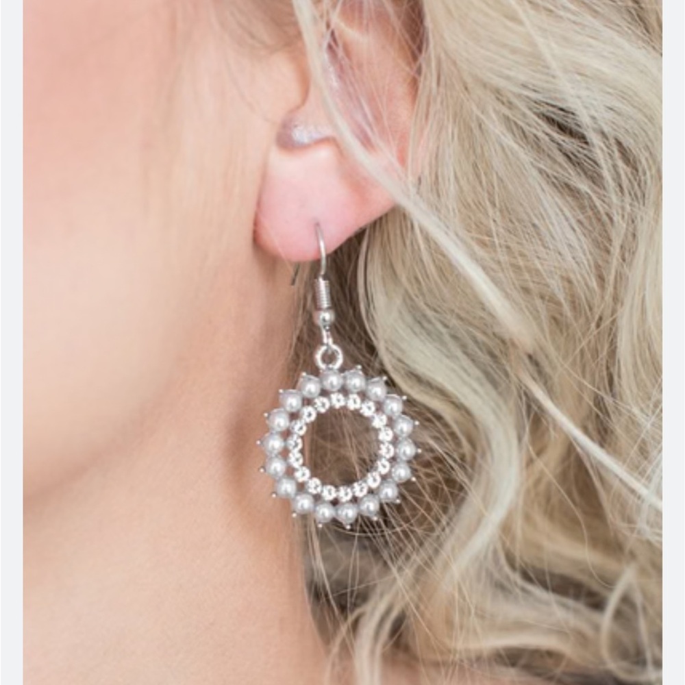 🆕 Wreathed In Radiance - Silver